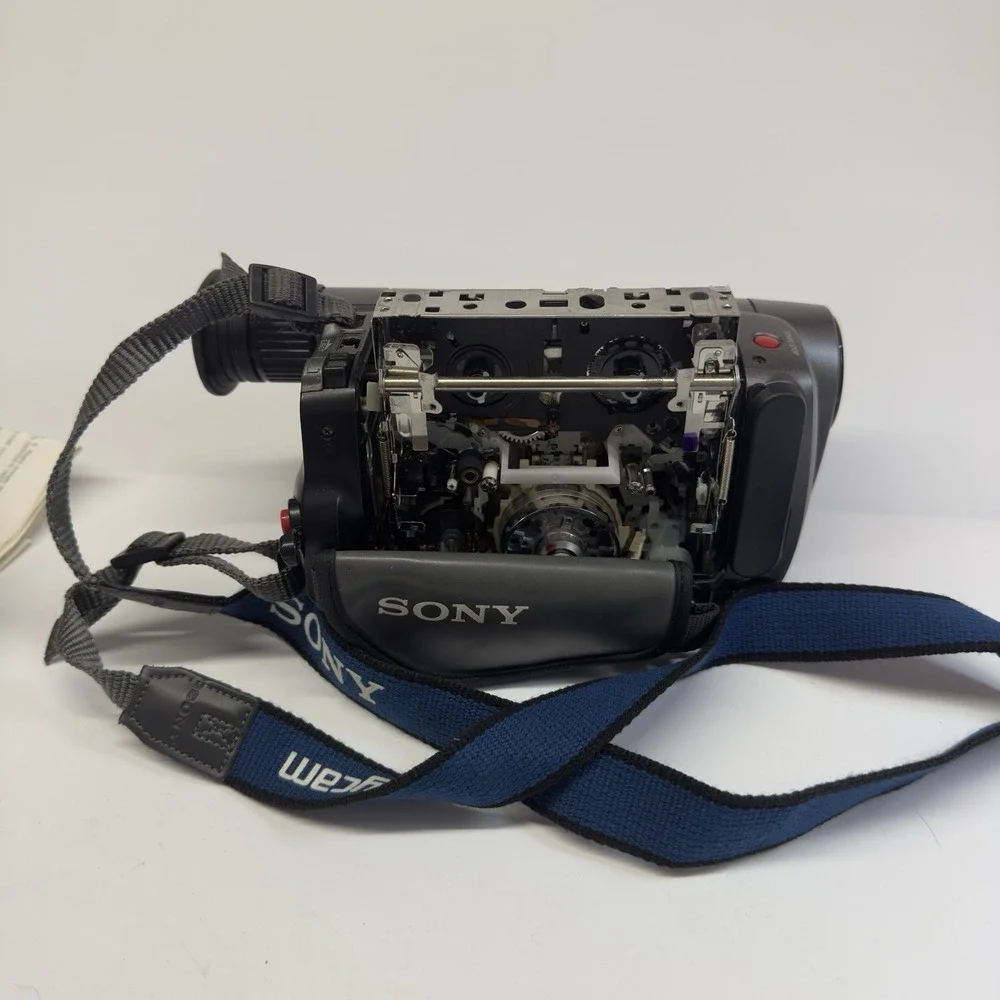 Sony CCD-TRV22 Handycam Video8 8mm Camcorder For Parts or Repair Vintage